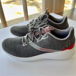 New balance mens tennis shoes size 8 1/2. Never worn!